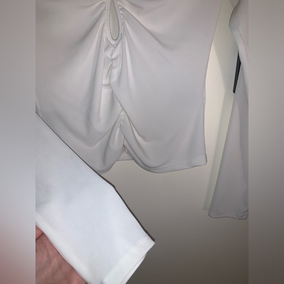NEW H&M Fitted Ruched Long Sleeve V-Neck Top (White) - Picture 4 of 4